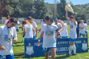 (ΦΩΤΟΣ) Απονομή τίτλου στην Απόλλων Ladies 