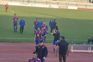 Έριξε "τριάρα" και παραμένει στην κορυφή! (Φώτος)