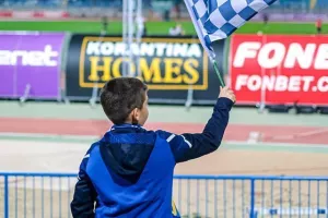 Με τη σημαία!