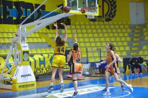 ΑΕΛ - Αναγέννηση: "Βάφτηκε" γαλαζοκίτρινος ο 1ος τελικός (βίντεο/φώτος)