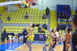 ΑΕΛ - Αναγέννηση: "Βάφτηκε" γαλαζοκίτρινος ο 1ος τελικός (βίντεο/φώτος)