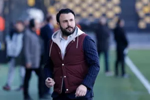 Δεν θα πάει στη συνάντηση με Μπένετ ο Καρυπίδης