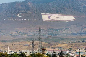 Εκεί... ο εχθρός