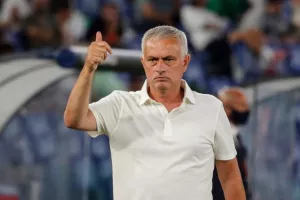 Ρόμα: Μένει στη Ρώμη ο Μουρίνιο, δεν «καίγεται» για Παρί
