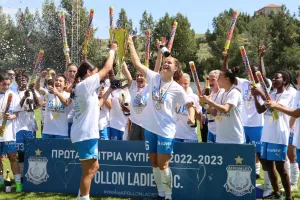 (ΦΩΤΟΣ) Απονομή τίτλου στην Απόλλων Ladies 