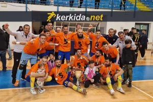 (BINTEO/Φώτος Kerkida) Η απονομή του τροπαίου στο ΑΠΟΕΛ