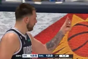 (ΒΙΝΤΕΟ) "Εδειξε" στους διαιτητές πως είναι... πληρωμένοι! 