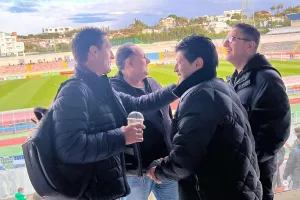 Σε γνώριμα λημέρια ο Γιανέφσκι, χειραψίες με πρώην συνεργάτες (φώτος)