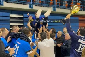 (ΒΙΝΤΕΟ Kerkida) Στον... αέρα ο Ανδρέας! - "Είναι τρελός ο πρόεδρος"