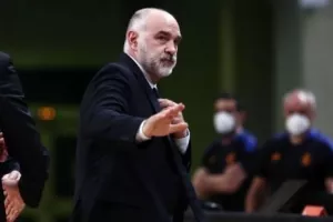 "Επίθεση" αγάπης των φίλων του Παναθηναϊκού σε Λασο: "Σε περιμένουμε, θα είσαι ο Βασιλιάς μας"