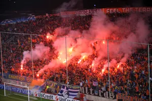 (Πορτοκαλί-ΒΙΝΤΕΟ) ΕΤΣΙ ξεκίνησε το ιστορικό βράδυ της 7ης Μαρτίου 2012