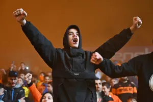 (BINΤΕΟ Kerkida/φώτος) Πορτοκαλί... σύννεφο και καθυστέρηση 
