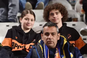 (Φωτορεπορτάζ) Ο κόσμος στο "αιώνιο"