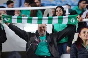 (Φωτορεπορτάζ) Ο κόσμος στο "αιώνιο"