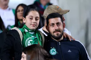 (Φωτορεπορτάζ) Ο κόσμος στο "αιώνιο"