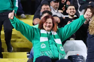 (Φωτορεπορτάζ) Ο κόσμος στο "αιώνιο"