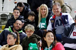 (Φωτορεπορτάζ) Ο κόσμος στο "αιώνιο"