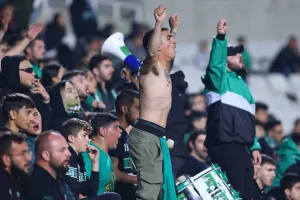 (Φωτορεπορτάζ) Ο κόσμος στο "αιώνιο"