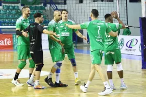 Το έκαψαν οι Ομονοιάτες/ΦΩΤΟΣ 