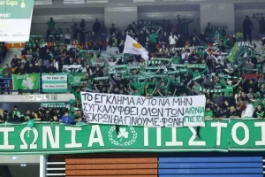 Το έκαψαν οι Ομονοιάτες/ΦΩΤΟΣ 