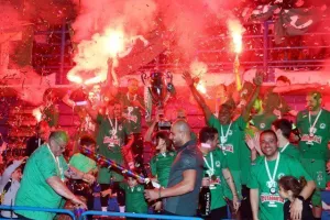 Το έκαψαν οι Ομονοιάτες/ΦΩΤΟΣ 