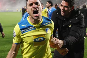 (Πορτοκαλί-ΒΙΝΤΕΟ) ΕΤΣΙ ξεκίνησε το ιστορικό βράδυ της 7ης Μαρτίου 2012
