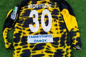 Ιστορικό κειμήλιο Νεοφυτίδη στο Charity Idols