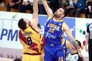 Κεραυνός - ΑΠΟΕΛ: Το... ντέρμπι στην ομάδα του Στροβόλου (φώτος)