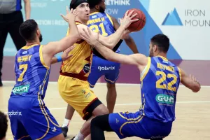 Κεραυνός - ΑΠΟΕΛ: Το... ντέρμπι στην ομάδα του Στροβόλου (φώτος)