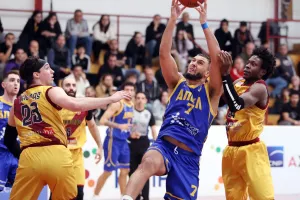 Κεραυνός - ΑΠΟΕΛ: Το... ντέρμπι στην ομάδα του Στροβόλου (φώτος)
