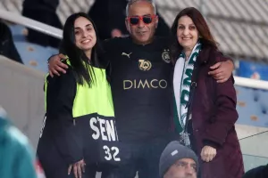 (Φωτορεπορτάζ) Ο κόσμος στο "αιώνιο"