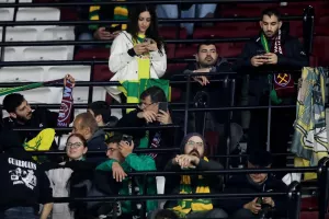 (Φωτορεπορτάζ) Οι ΑΕΚτζήδες στο "London Stadium"