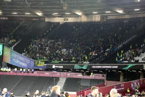 (Φωτορεπορτάζ) Οι ΑΕΚτζήδες στο "London Stadium"