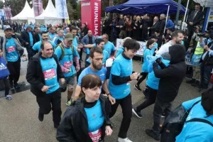 (ΦΩΤΟΡΕΠΟΡΤΑΖ) Εκκίνηση στην παρουσία του ΠτΔ- ΟΠΑΠ Μαραθώνιος Λεμεσού