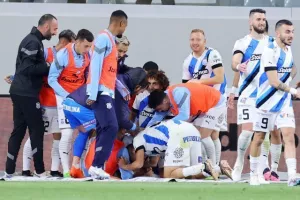 ΑΕΛ – Απόλλων: Της τερμάτισε το απόλυτο και το… έβαψε γαλάζιο! (Φώτος)