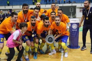 (BINTEO/Φώτος Kerkida) Η απονομή του τροπαίου στο ΑΠΟΕΛ