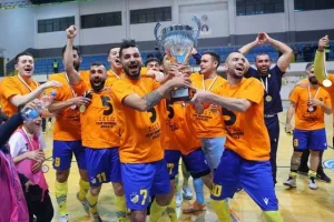 (BINTEO/Φώτος Kerkida) Η απονομή του τροπαίου στο ΑΠΟΕΛ