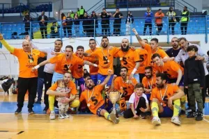 (BINTEO/Φώτος Kerkida) Η απονομή του τροπαίου στο ΑΠΟΕΛ