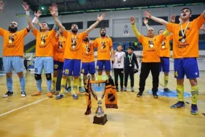 (BINTEO/Φώτος Kerkida) Η απονομή του τροπαίου στο ΑΠΟΕΛ