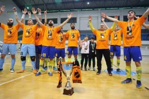 (BINTEO/Φώτος Kerkida) Η απονομή του τροπαίου στο ΑΠΟΕΛ