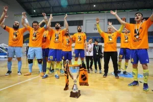 (BINTEO/Φώτος Kerkida) Η απονομή του τροπαίου στο ΑΠΟΕΛ