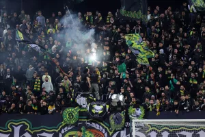 (Βίντεο Kerkida) Φάνηκε στο χειροκρότημα με "Για σένα καταρρέω"
