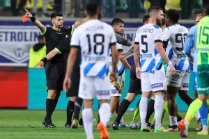 "Αρπάχτηκαν" Τόμοβιτς και Χέντι, ακολούθησε ένταση και αποβολές! (φώτος)
