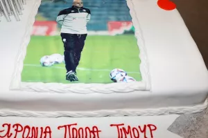 Ο Tιμούρ έσβησε κεράκια σε... τούρτα Κετσπάγια! (φώτος)