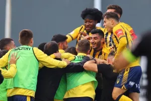 Νέα Σαλαμίνα - ΑΕΛ: "Όρθια" και... σφράγισε θέση στα ημιτελικά! (Φώτος)