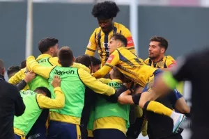 Νέα Σαλαμίνα - ΑΕΛ: "Όρθια" και... σφράγισε θέση στα ημιτελικά! (Φώτος)