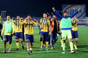 (ΒΙΝΤΕΟ-kerkida) "Γαλαζοκίτρινο" πάρτι πρόκρισης!