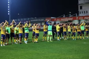 (ΒΙΝΤΕΟ-kerkida) "Γαλαζοκίτρινο" πάρτι πρόκρισης!