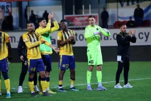 (ΒΙΝΤΕΟ-kerkida) "Γαλαζοκίτρινο" πάρτι πρόκρισης!