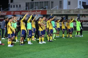 (ΒΙΝΤΕΟ-kerkida) "Γαλαζοκίτρινο" πάρτι πρόκρισης!